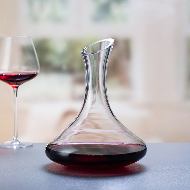 alt="Decanter"